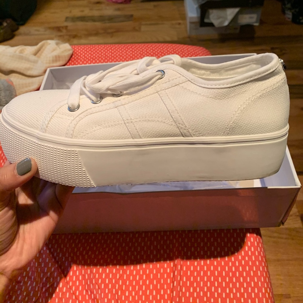 NEW Steve Madden Emmi White Sneakers 6.0